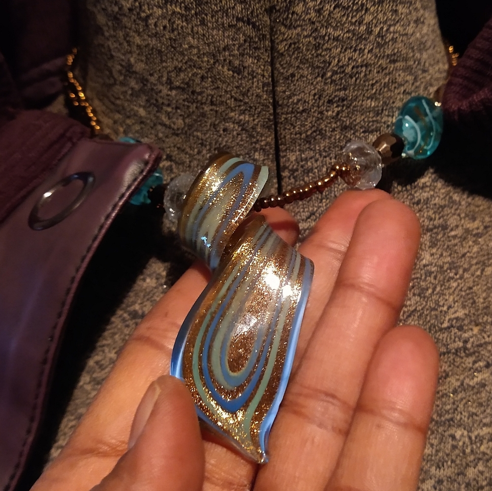 Gorgeous glass pendant necklace